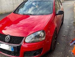 Rosso Usata 2004 VW Golf V Sportline Tre volumi | 3000 € (Molto cara)