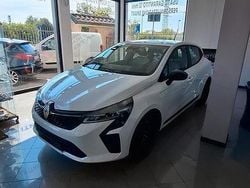 Bianco Nuova 2025 Renault Clio V Evolution Tre volumi | 16.990 € (Buon prezzo)