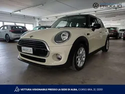 0q bianco puro Usata 2018 Mini Cooper D Business Due volumi | 12.850 € (Buon prezzo)
