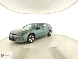 Verde Usata 2024 VW Passat Business Station wagon | 36.500 € (Molto cara)