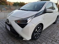 Bianco gelato pastello extra Usata 2018 Toyota Aygo Trend Due volumi | 8990 € (Buon prezzo)