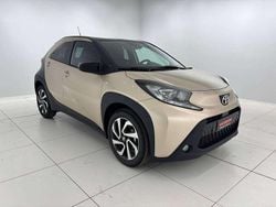 Ginger beige & black met Nuova 2025 Toyota Aygo Trend Due volumi | 17.900 € (Buon prezzo)