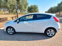 Bianco Usata 2011 Ford Fiesta Due volumi | 3900 € (Cara)