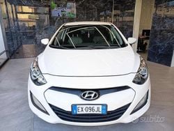 Bianco Usata 2014 Hyundai i30 Comfort Tre volumi | 8499 € (Buon prezzo)