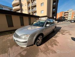 Grigio Usata 2005 Ford Mondeo Station wagon | 2000 € (Molto cara)
