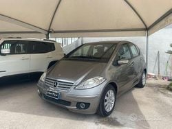 Grigio Usata 2005 Mercedes A170 Elegance Tre volumi | 2500 € (Buon prezzo)
