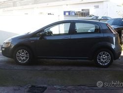 Grigio Usata 2014 Fiat Punto Lounge Tre volumi | 5200 € (Ottimo prezzo)