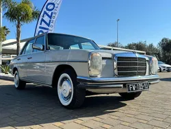Bianco Usata 1974 Mercedes 230 Tre volumi | 9999 €