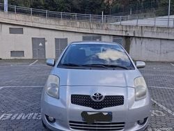 Grigio Usata 2007 Toyota Yaris Due volumi | 3500 € (Buon prezzo)