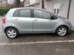 Usata 2005 Toyota Yaris Sol Tre volumi | 3200 € (Buon prezzo)