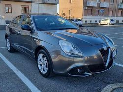 Usata 2012 Alfa Romeo Giulietta Distinctive Tre volumi | 7000 € (Buon prezzo)