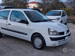 Bianco Usata 2005 Renault Clio Authentique Monovolume | 1500 €
