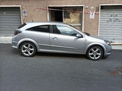 Grigio Usata 2007 Opel Astra GTC Coupé | 3900 € (Buon prezzo)