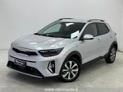Argento Usata 2023 Kia Stonic Urban SUV | 15.900 € (Buon prezzo)
