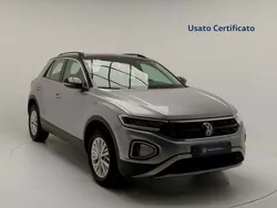 Pyrit silver met Usata 2023 VW T-Roc Life SUV | 26.400 € (Buon prezzo)