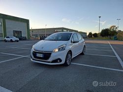 Bianco Usata 2015 Peugeot 208 Allure Due volumi | 5800 € (Buon prezzo)