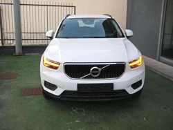 Ice white, solid Usata 2020 Volvo XC40 Kinetic SUV | 24.900 € (Buon prezzo)