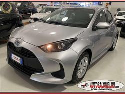 Argento Usata 2025 Toyota Yaris Hybrid Active Tre volumi | 19.900 € (Ottimo prezzo)