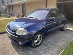 Usata 2000 Renault Clio II Initiale Tre volumi | 1500 €