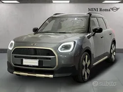 Smokey green Usata 2024 Mini Countryman Favoured SUV | 36.190 €