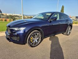 Blu/azzurro Usata 2017 Maserati Levante SUV | 32.900 € (Ottimo prezzo)