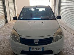 Bianco Usata 2010 Dacia Sandero Due volumi | 4000 € (Cara)