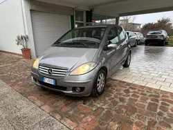 Grigio Usata 2005 Mercedes A180 Elegance Tre volumi | 2900 € (Buon prezzo)