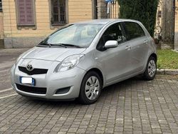Argento Usata 2010 Toyota Yaris Tre volumi | 4500 € (Buon prezzo)