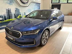 Blu cobalto metallizzato Nuova 2024 Skoda Superb Style Station wagon | 39.900 € (Molto cara)