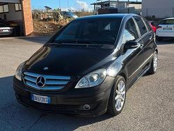 Nero Usata 2006 Mercedes 200 Tre volumi | 2800 € (Buon prezzo)