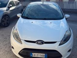 Bianco Usata 2012 Ford Fiesta Due volumi | 3100 €