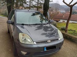 Grigio Usata 2005 Ford Fiesta Ghia Due volumi | 1950 € (Buon prezzo)