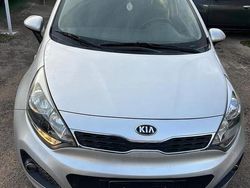 Bianco Usata 2014 Kia Rio Due volumi | 4500 € (Buon prezzo)
