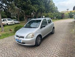 Argento Usata 2002 Toyota Yaris Sol Due volumi | 2300 € (Buon prezzo)