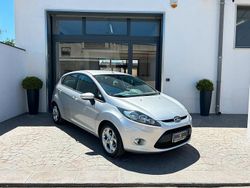 Argento Usata 2012 Ford Fiesta Titanium Tre volumi | 5400 € (Cara)