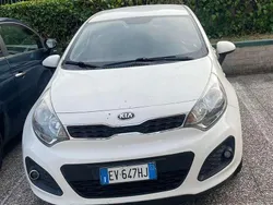 Bianco Usata 2014 Kia Rio Active Tre volumi | 5500 € (Buon prezzo)