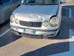 Grigio Usata 2003 VW Polo Tre volumi | 800 € (Buon prezzo)
