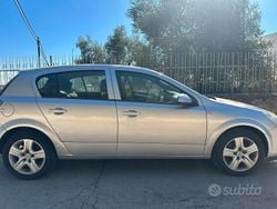 Grigio Usata 2009 Opel Astra Tre volumi | 1700 € (Buon prezzo)