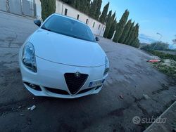 Bianco Usata 2011 Alfa Romeo Giulietta Tre volumi | 8000 € (Molto cara)