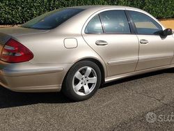 Marrone Usata 2004 Mercedes E320 Avantgarde Tre volumi | 6500 € (Buon prezzo)