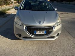 Usata 2013 Peugeot 208 Due volumi | 5000 € (Ottimo prezzo)
