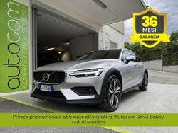 Argento Usata 2022 Volvo V60 CC Station wagon | 24.900 € (Super prezzo)