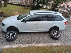 Bianco Usata 2017 Skoda Octavia Design Edition Station wagon | 11.000 € (Buon prezzo)