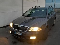 Grigio Usata 2007 Skoda Octavia Station wagon | 2700 € (Buon prezzo)