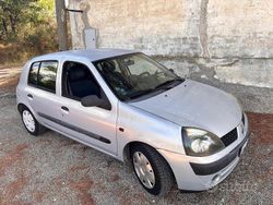 Grigio Usata 2003 Renault Clio II Due volumi | 1300 € (Buon prezzo)