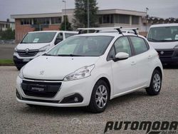 Bianco pastello Usata 2020 Peugeot 208 Active Due volumi | 9990 € (Super prezzo)
