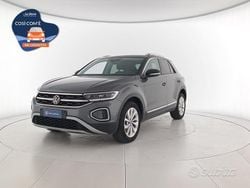 Grigio metallizzato scuro Usata 2023 VW T-Roc Style SUV | 25.500 € (Cara)