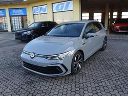 Moonstone grey Usata 2024 VW Golf VIII R-line Tre volumi | 31.900 € (Cara)