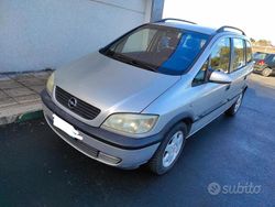Grigio Usata 2002 Opel Zafira Elegance Tre volumi | 1700 € (Buon prezzo)