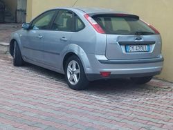 Grigio Usata 2011 Ford Focus Tre volumi | 4500 € (Ottimo prezzo)